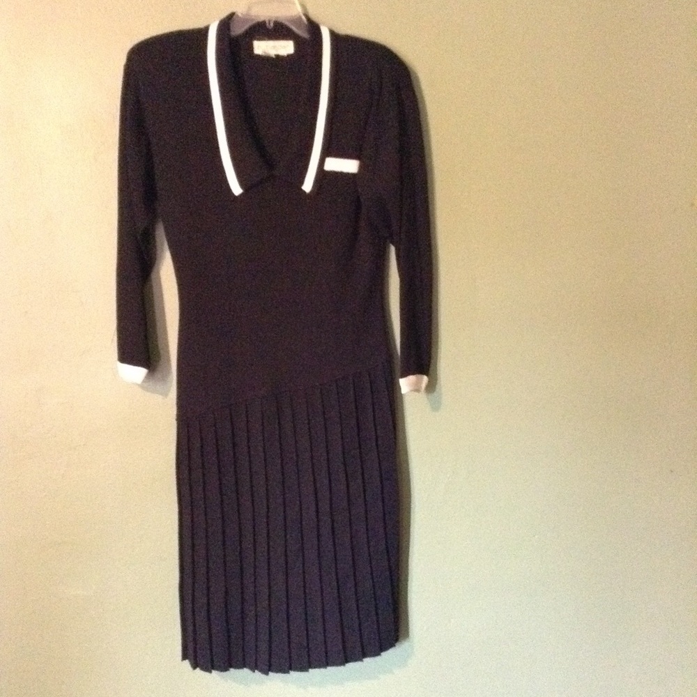 ๐น HIGH FASHION PLEATED DRESS VINTAGE ๐น - Picture 2 of 5